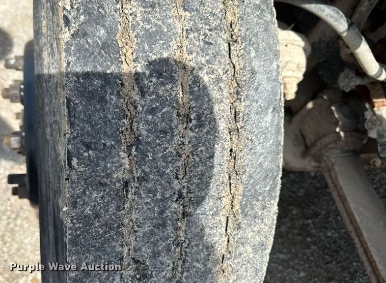 image for item EM2176 2010 Thomas B2 bus chasis school bus