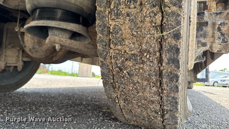 image for item EM2176 2010 Thomas B2 bus chasis school bus