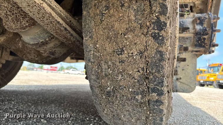 image for item EM2176 2010 Thomas B2 bus chasis school bus