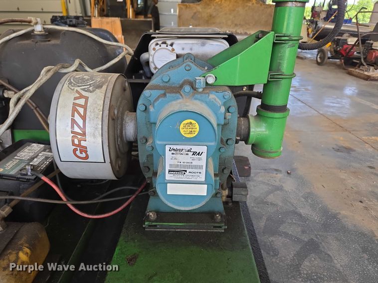 image for item EN2020 Clarke Grizzly turf 