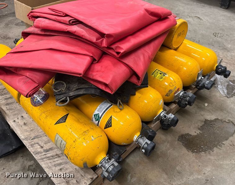 image for item EN4647 Rescue equipment 