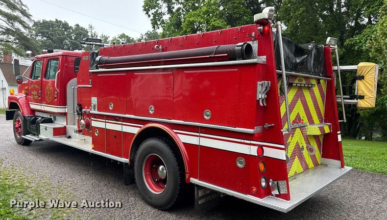 image for item EN4648 1991 International 2674 pumper fire truck