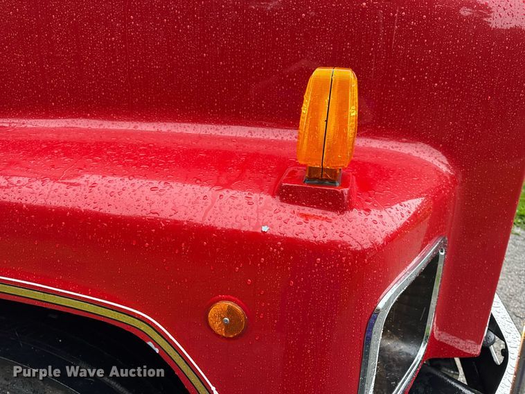 image for item EN4648 1991 International 2674 pumper fire truck