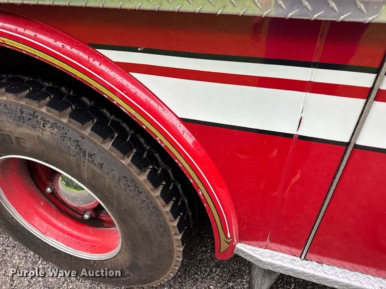 image for item EN4648 1991 International 2674 pumper fire truck