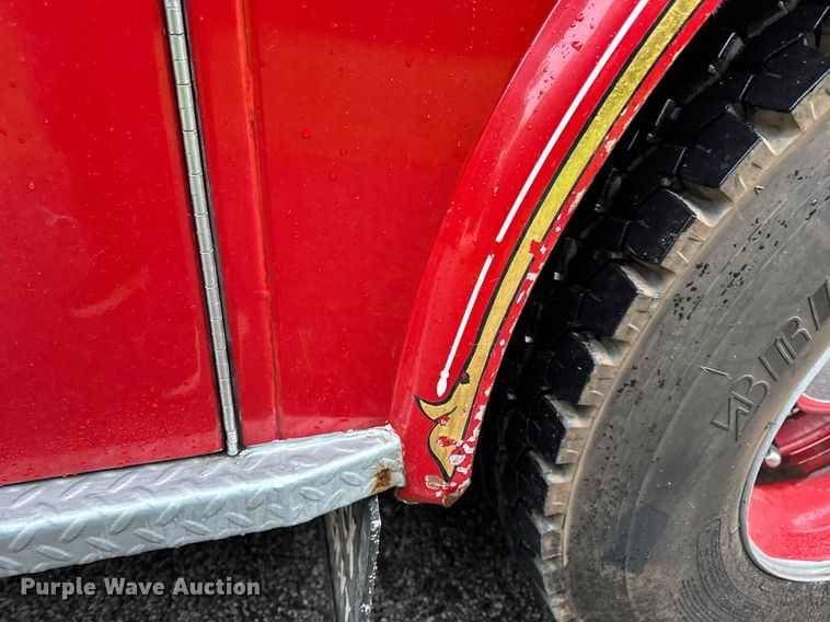 image for item EN4648 1991 International 2674 pumper fire truck