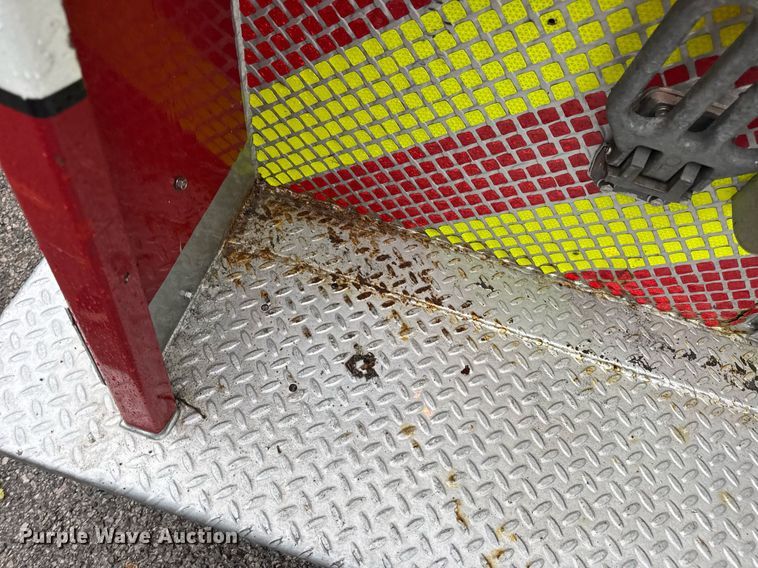 image for item EN4648 1991 International 2674 pumper fire truck