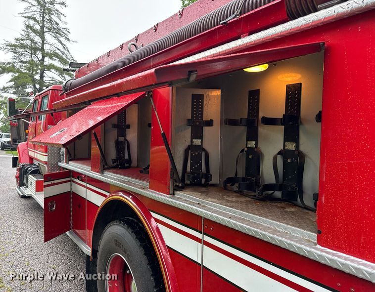 image for item EN4648 1991 International 2674 pumper fire truck