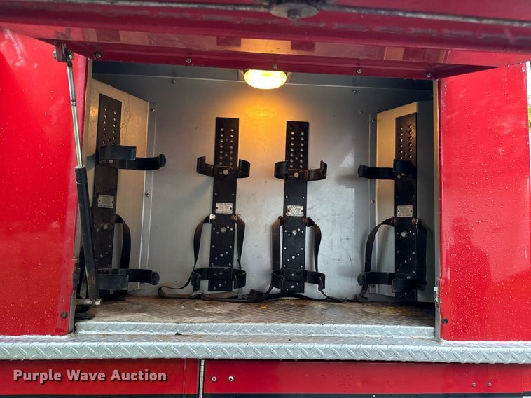 image for item EN4648 1991 International 2674 pumper fire truck