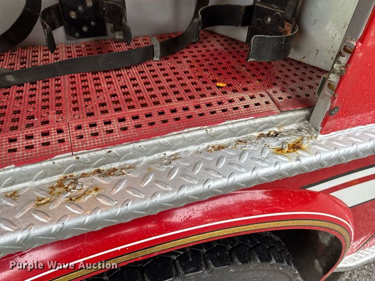 image for item EN4648 1991 International 2674 pumper fire truck