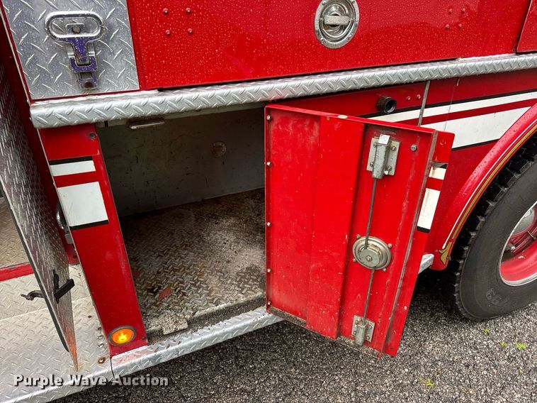 image for item EN4648 1991 International 2674 pumper fire truck