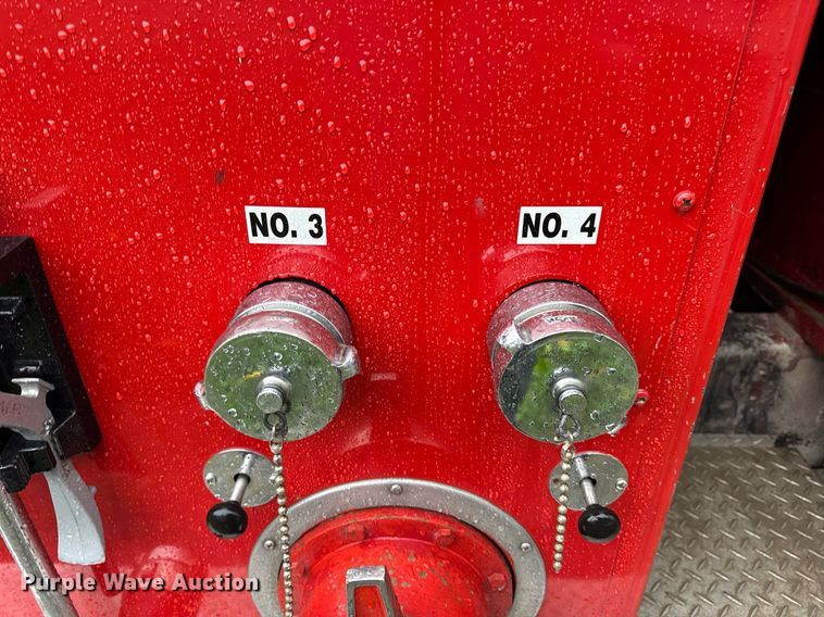 image for item EN4648 1991 International 2674 pumper fire truck