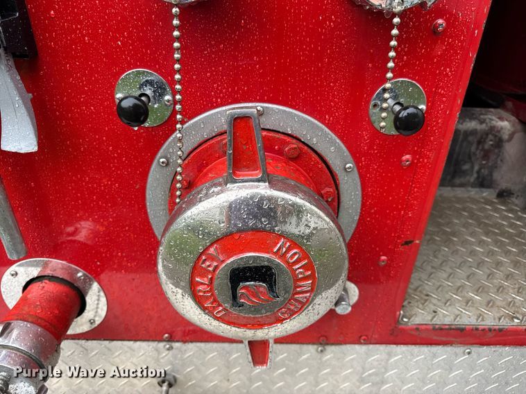 image for item EN4648 1991 International 2674 pumper fire truck