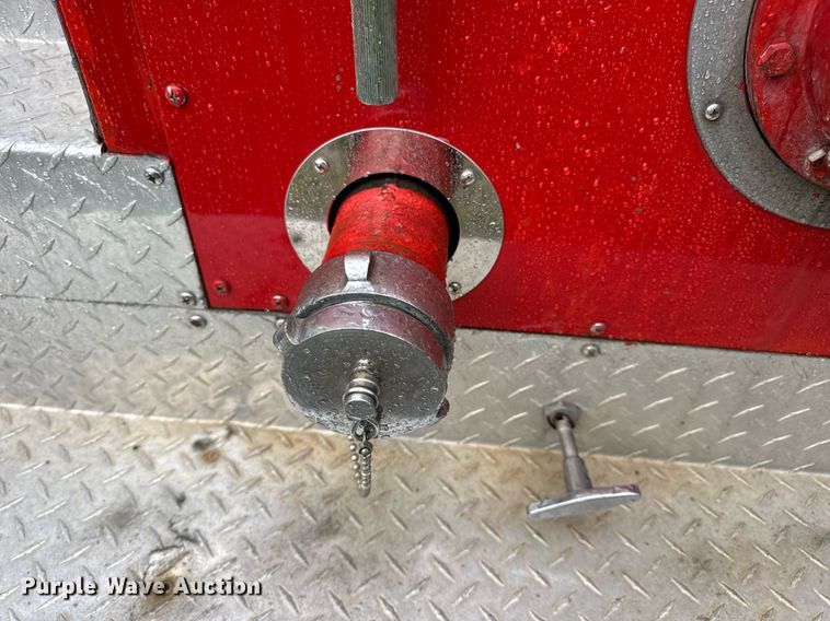 image for item EN4648 1991 International 2674 pumper fire truck