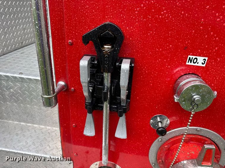 image for item EN4648 1991 International 2674 pumper fire truck