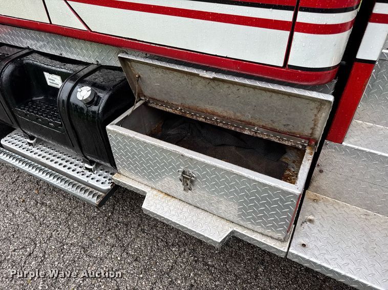 image for item EN4648 1991 International 2674 pumper fire truck