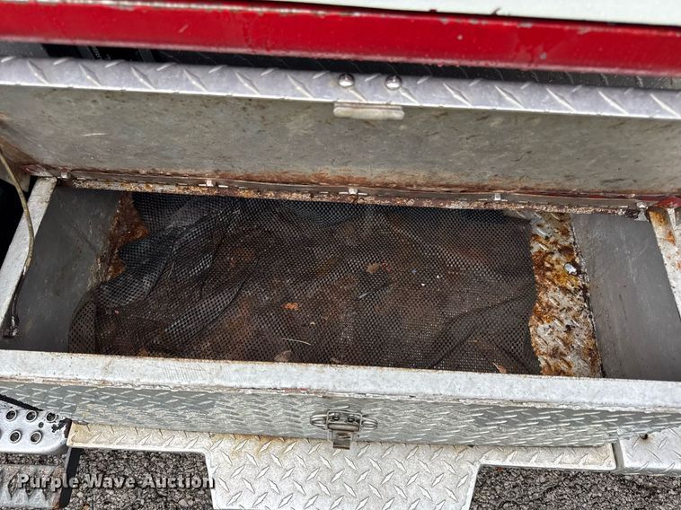 image for item EN4648 1991 International 2674 pumper fire truck