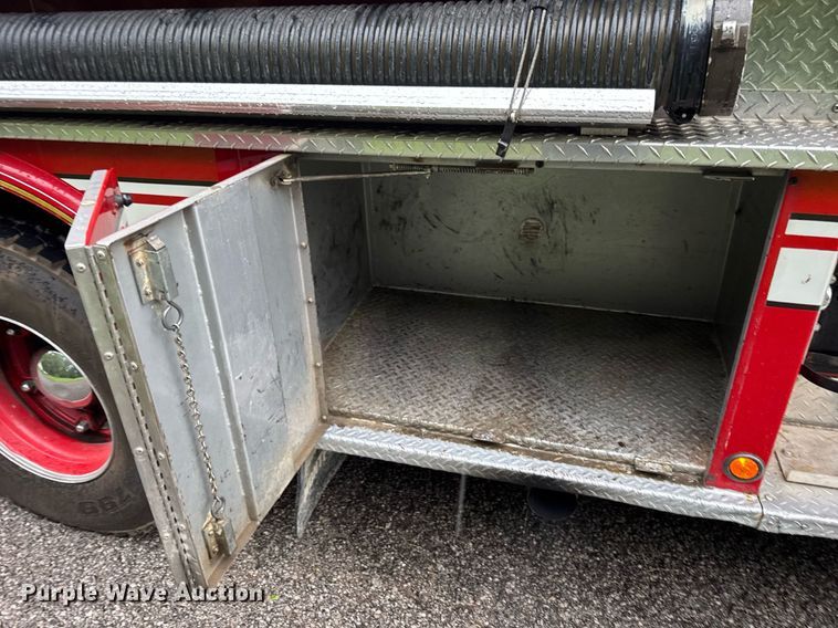 image for item EN4648 1991 International 2674 pumper fire truck