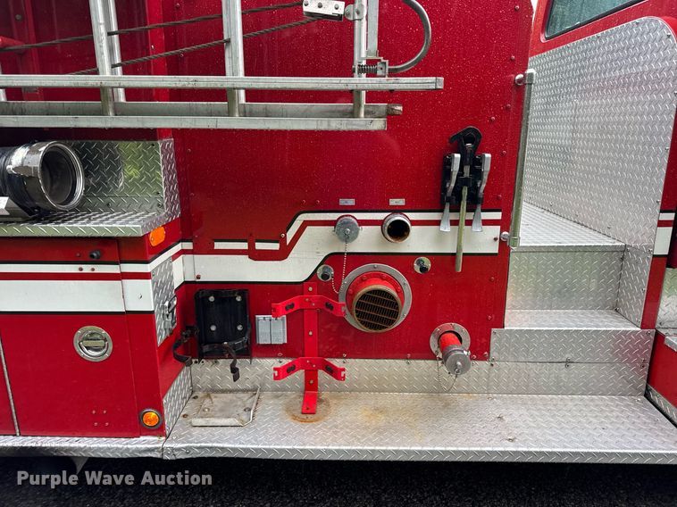 image for item EN4648 1991 International 2674 pumper fire truck