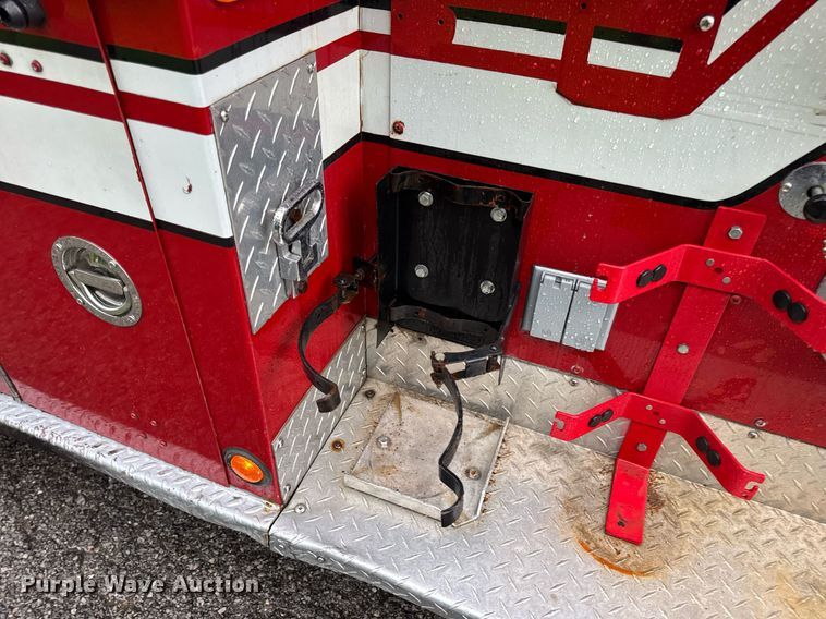 image for item EN4648 1991 International 2674 pumper fire truck