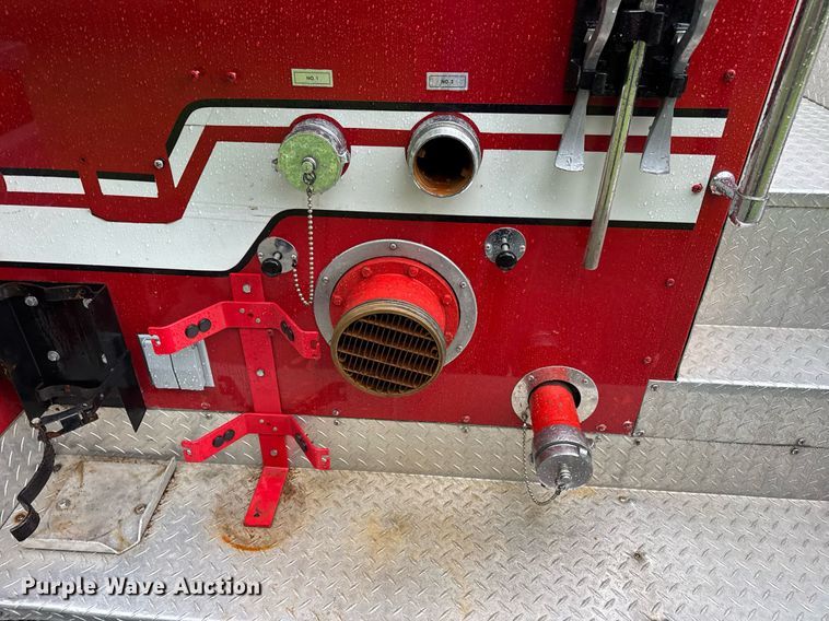 image for item EN4648 1991 International 2674 pumper fire truck