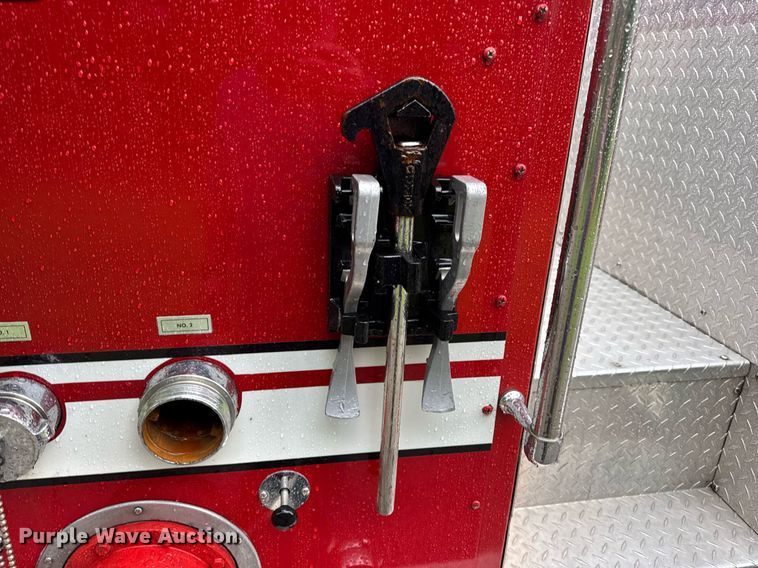 image for item EN4648 1991 International 2674 pumper fire truck