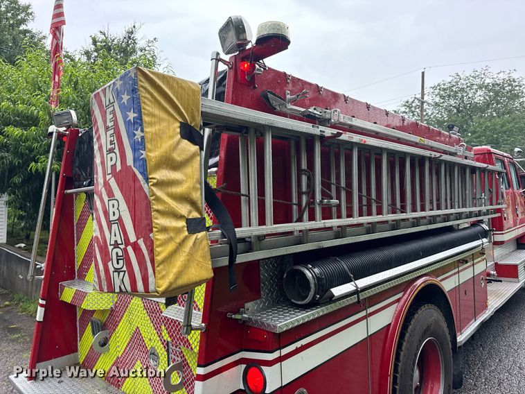 image for item EN4648 1991 International 2674 pumper fire truck