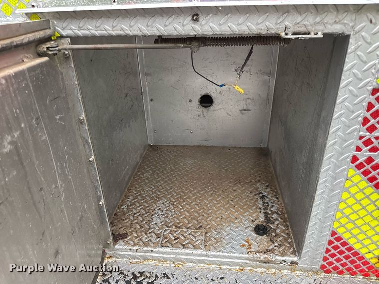 image for item EN4648 1991 International 2674 pumper fire truck