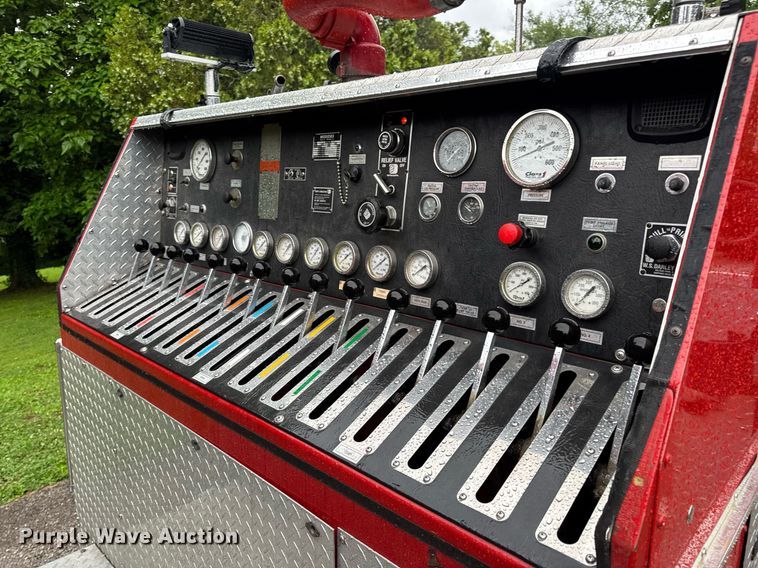 image for item EN4648 1991 International 2674 pumper fire truck