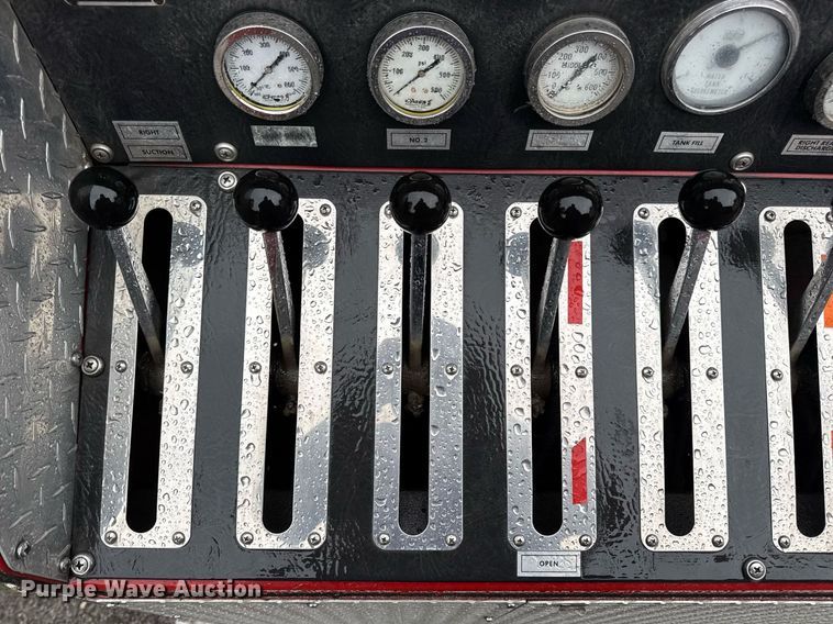 image for item EN4648 1991 International 2674 pumper fire truck