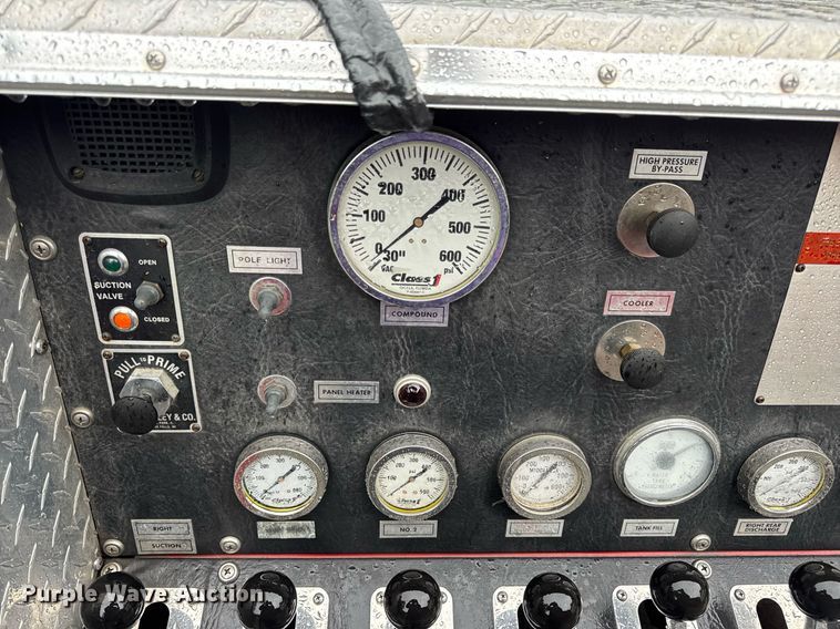 image for item EN4648 1991 International 2674 pumper fire truck