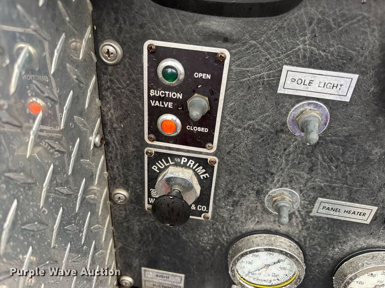 image for item EN4648 1991 International 2674 pumper fire truck