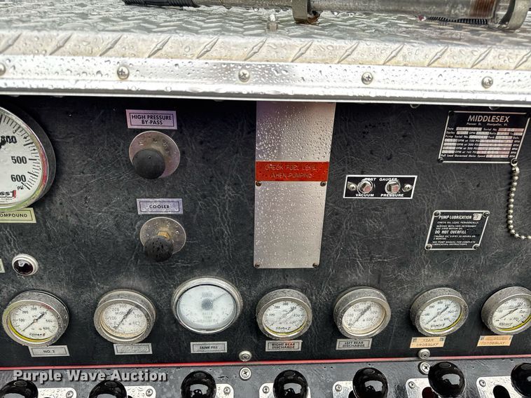 image for item EN4648 1991 International 2674 pumper fire truck