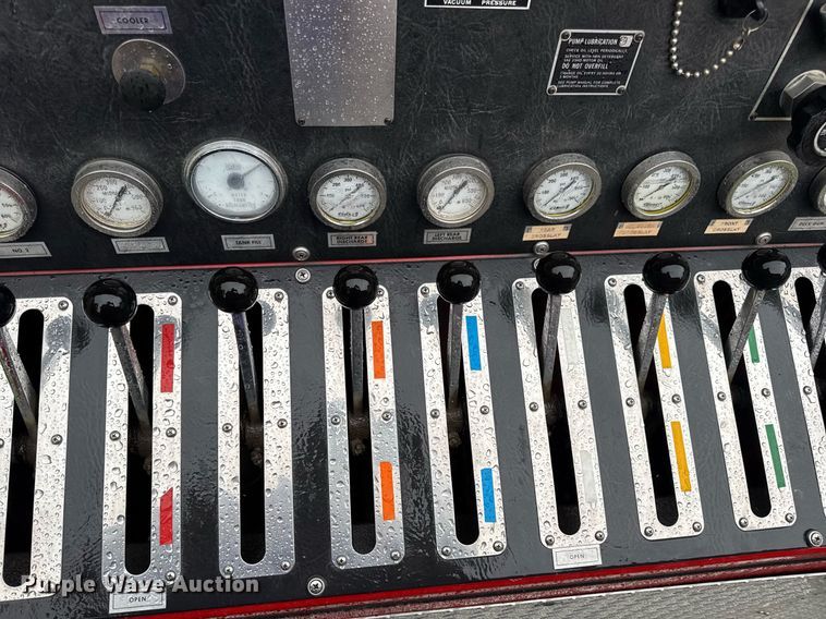 image for item EN4648 1991 International 2674 pumper fire truck