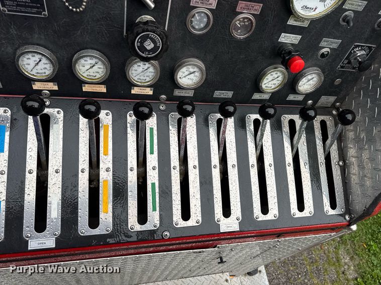 image for item EN4648 1991 International 2674 pumper fire truck