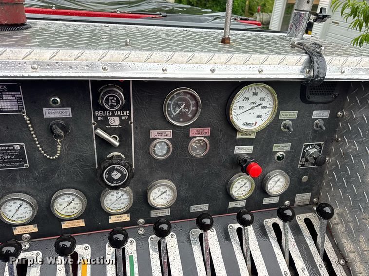 image for item EN4648 1991 International 2674 pumper fire truck