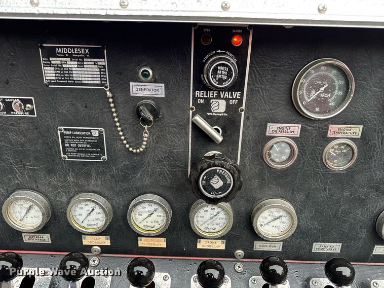 image for item EN4648 1991 International 2674 pumper fire truck