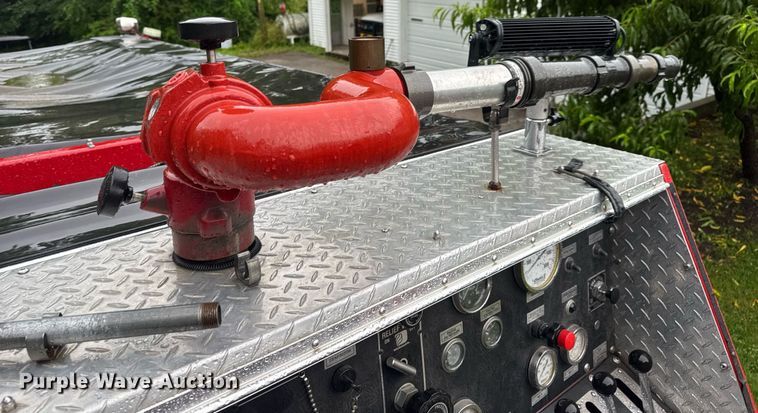 image for item EN4648 1991 International 2674 pumper fire truck
