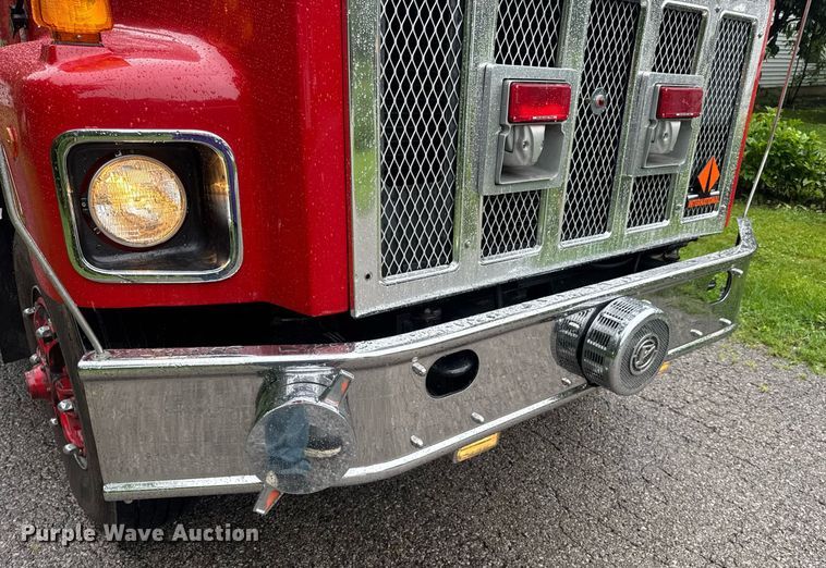 image for item EN4648 1991 International 2674 pumper fire truck