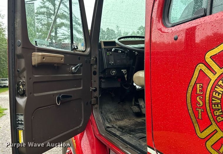 image for item EN4648 1991 International 2674 pumper fire truck