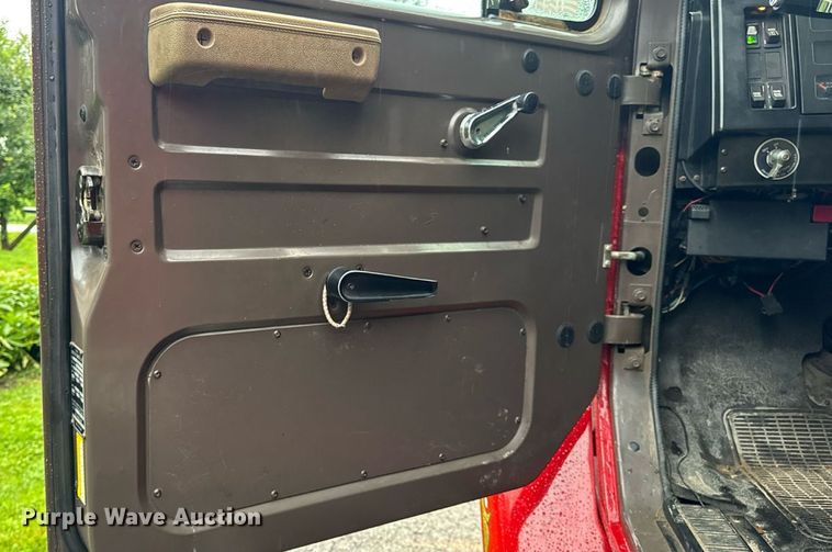 image for item EN4648 1991 International 2674 pumper fire truck