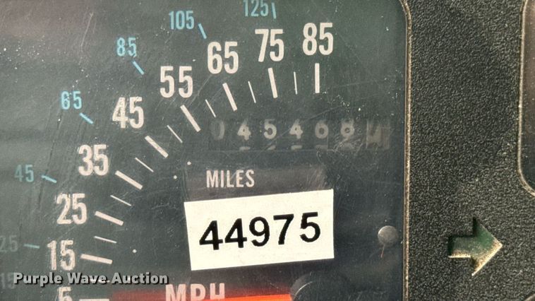 image for item EN4648 1991 International 2674 pumper fire truck