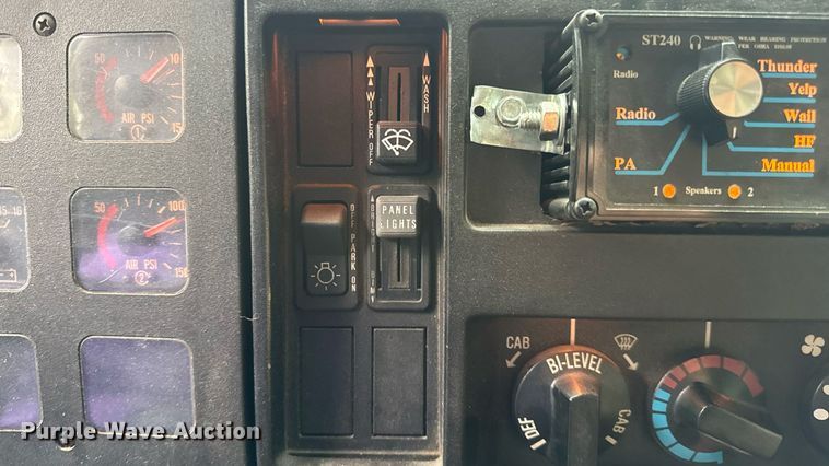 image for item EN4648 1991 International 2674 pumper fire truck