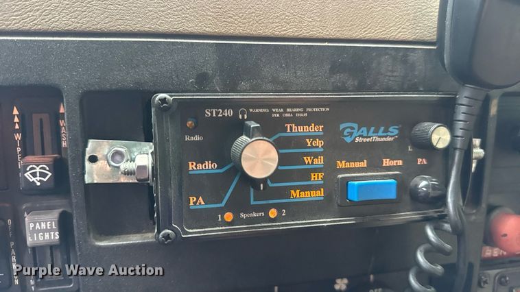 image for item EN4648 1991 International 2674 pumper fire truck