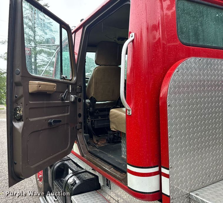 image for item EN4648 1991 International 2674 pumper fire truck