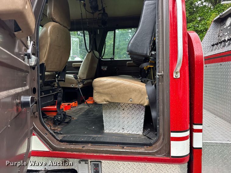 image for item EN4648 1991 International 2674 pumper fire truck