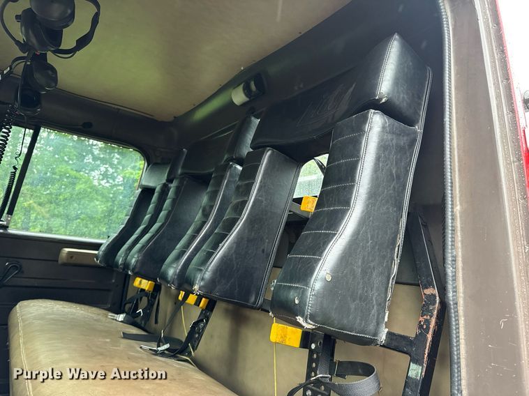 image for item EN4648 1991 International 2674 pumper fire truck