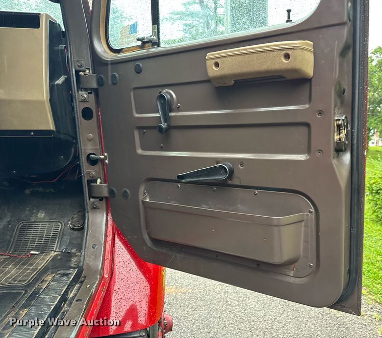 image for item EN4648 1991 International 2674 pumper fire truck