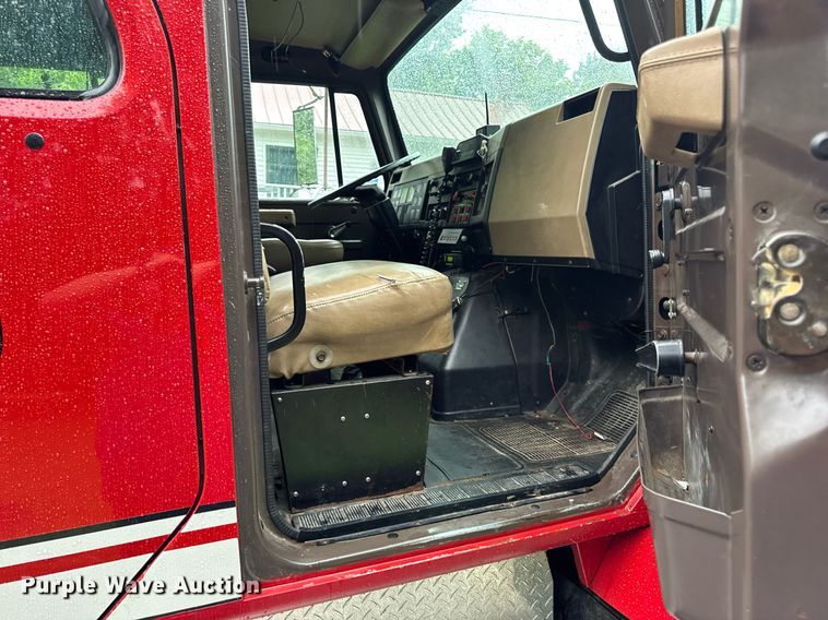 image for item EN4648 1991 International 2674 pumper fire truck