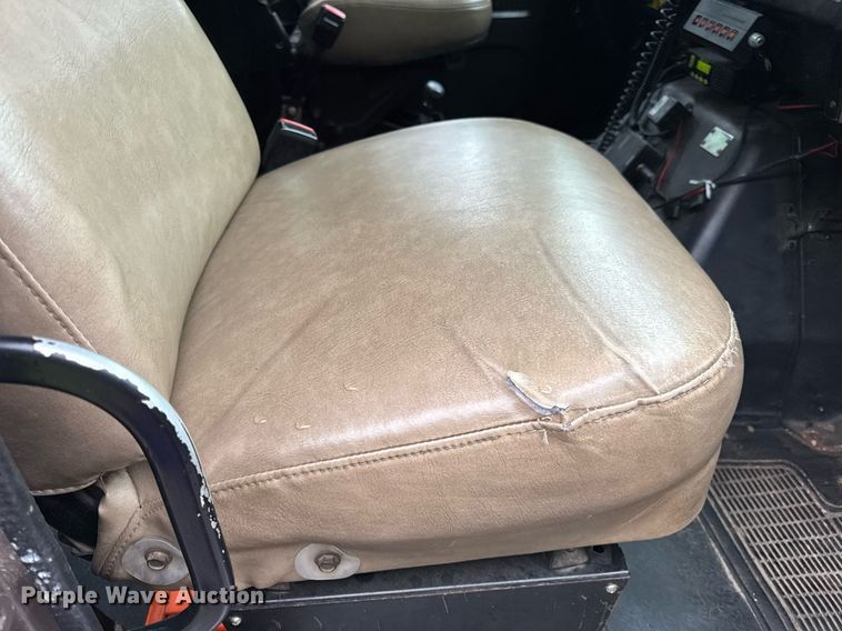 image for item EN4648 1991 International 2674 pumper fire truck