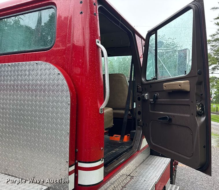 image for item EN4648 1991 International 2674 pumper fire truck